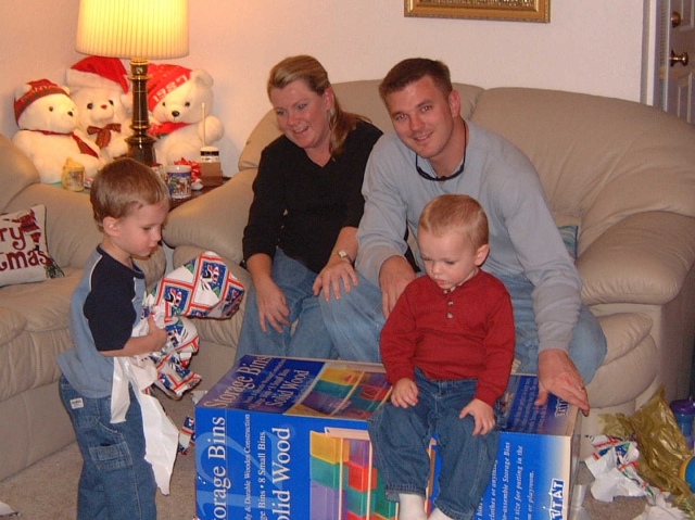 Hildebrand Christmas ScreenSaver/640x480_2001-12-24 Christmas Eve J&J 14.jpg